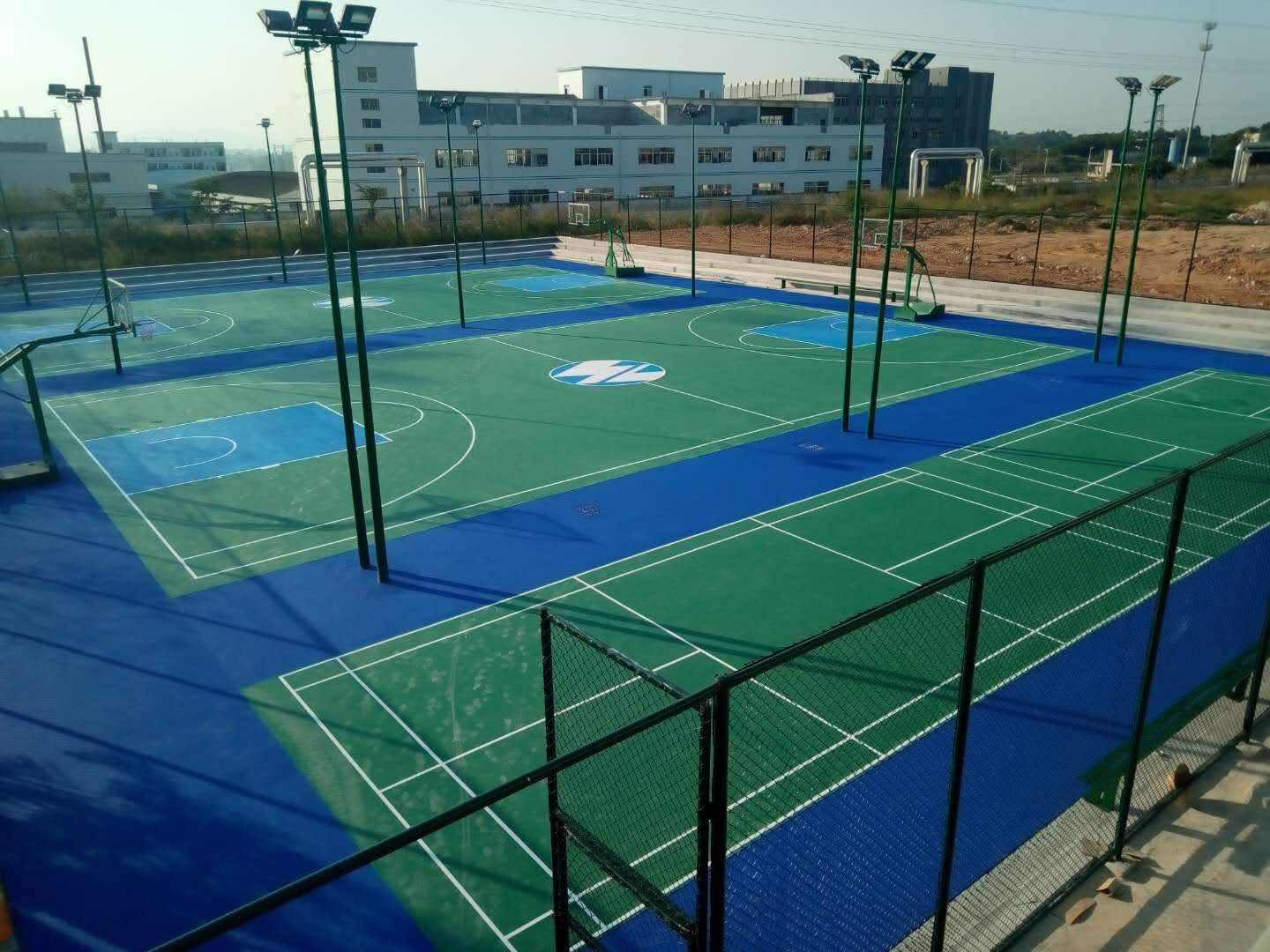 塑胶篮球场地面常见的三种材料